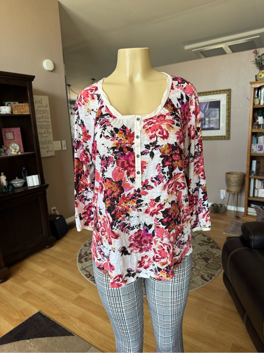 Lucky Brand white floral long sleeves scoop neck blouse-size M